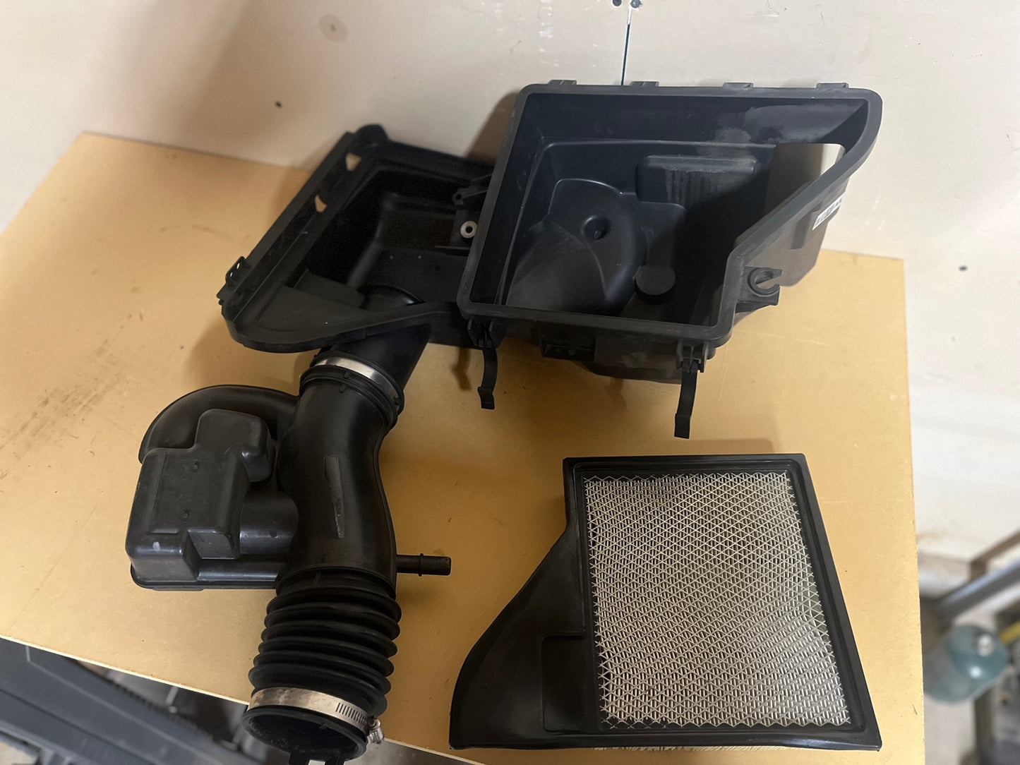 2013–2014 Ford Mustang V6 OEM Air Intake Airbox Assembly w/ Filter | 63k Miles