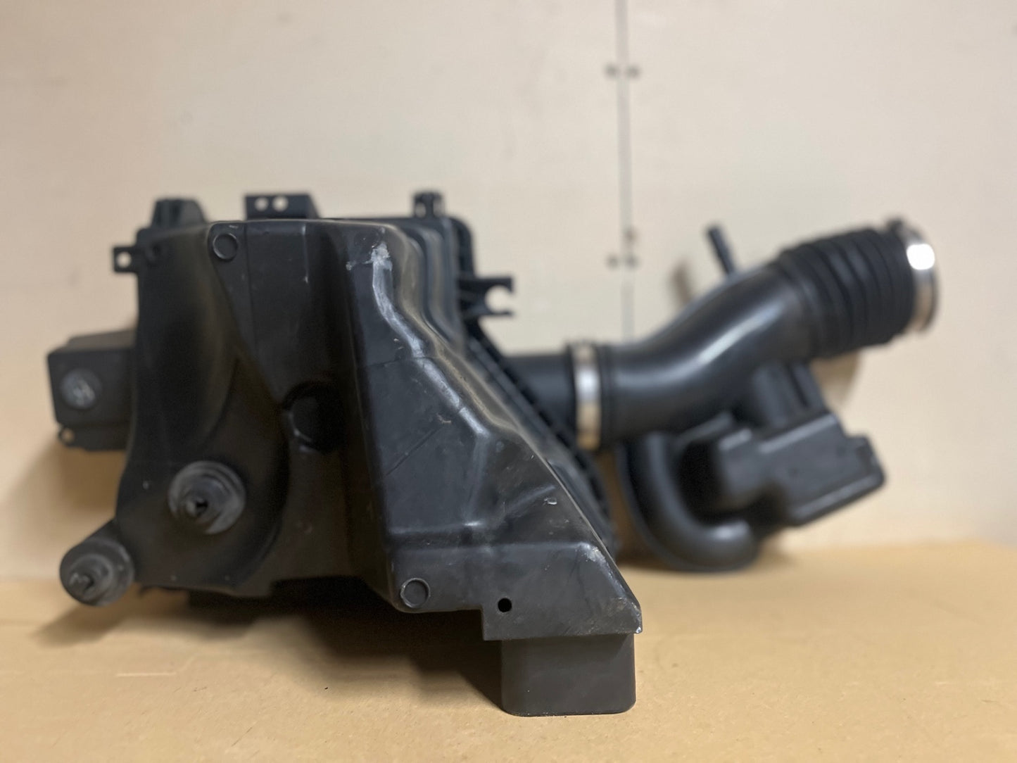 2013–2014 Ford Mustang V6 OEM Air Intake Airbox Assembly w/ Filter | 63k Miles