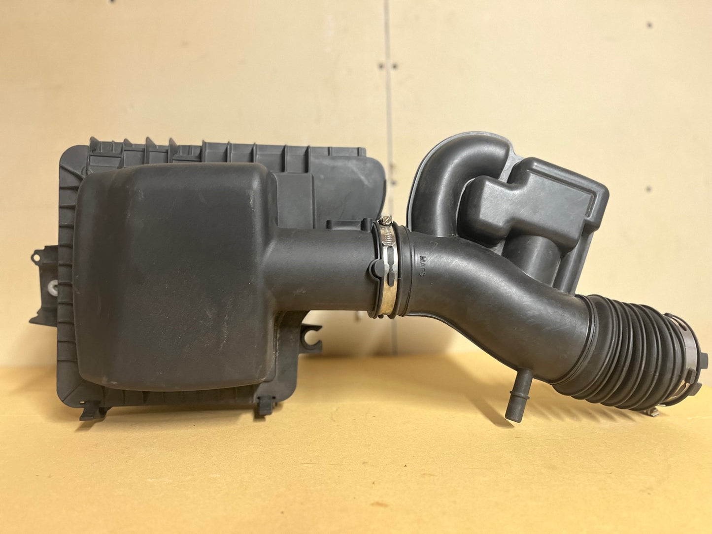 2013–2014 Ford Mustang V6 OEM Air Intake Airbox Assembly w/ Filter | 63k Miles