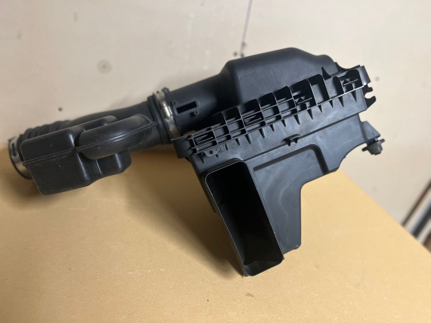 2013–2014 Ford Mustang V6 OEM Air Intake Airbox Assembly w/ Filter | 63k Miles