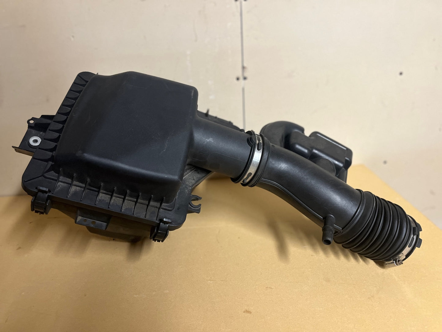 2013–2014 Ford Mustang V6 OEM Air Intake Airbox Assembly w/ Filter | 63k Miles